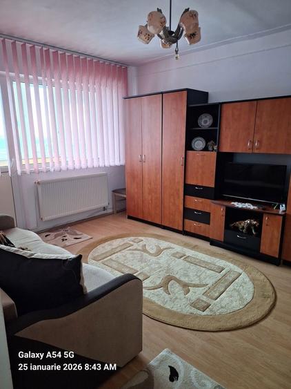 Inchiriez apartamend decomandat 3 camere mobilat cartier dupa zid - 2