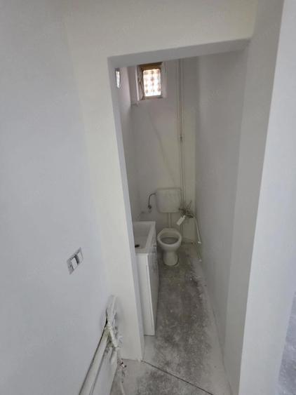 Inchiriez spatiu comercial renovat - 2