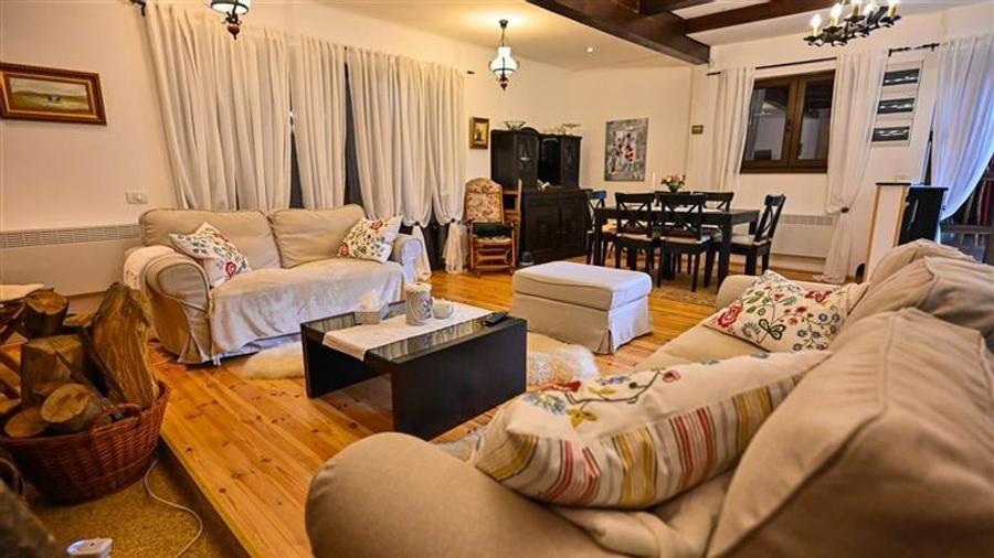 FILM! Refugiu montan,ales mobilat si utilat, decor mioritic,Bran, Fundata,Brasov - 1