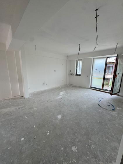 Garsonieră decomandată în Vest