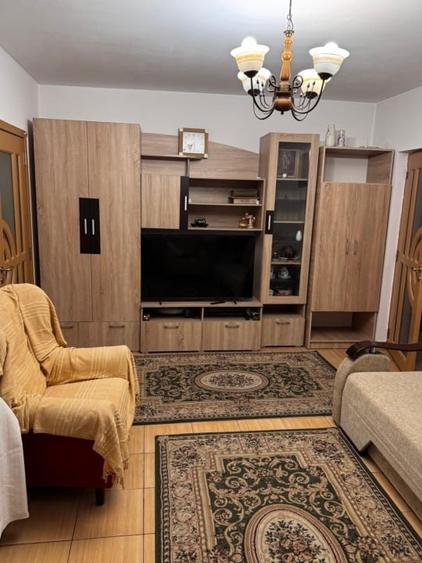 Apartament cu 2 camere semidecomandat, mobilat în Iancului