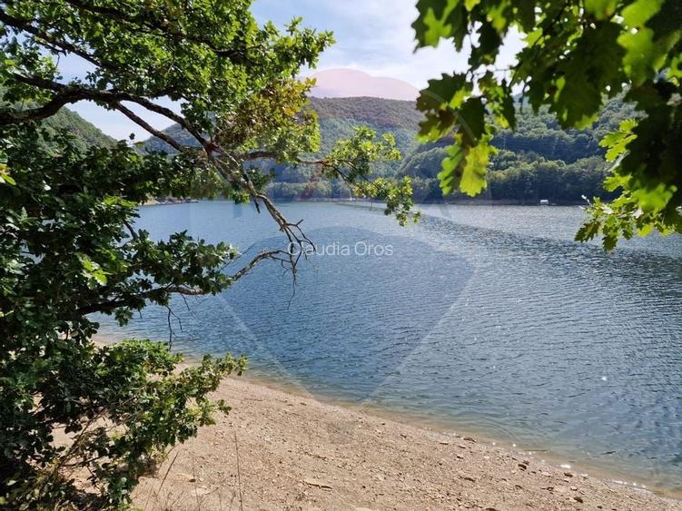 Teren intravilan cu deschidere la lacul Tarnita Teren intravilan cu deschidere la lacul Tarnita