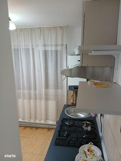 Apartament cu 3 camere semidecomandat în Micro 3