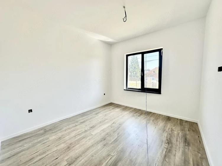 Casă cu 3 camere cu Teren 332 Mp în Albina