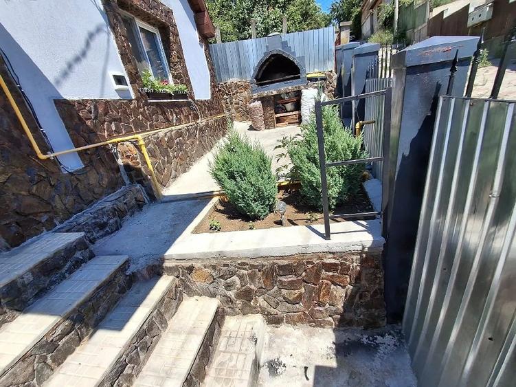 Casă cu Teren 173 Mp în Central