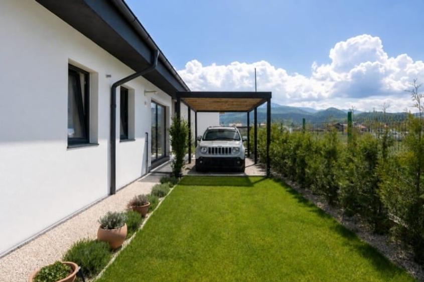 Casă individuală cu 3 camere cu Canalizare în Cristian