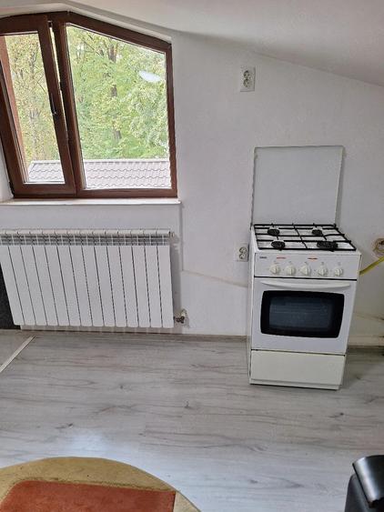 Garsonieră decomandată în Central
