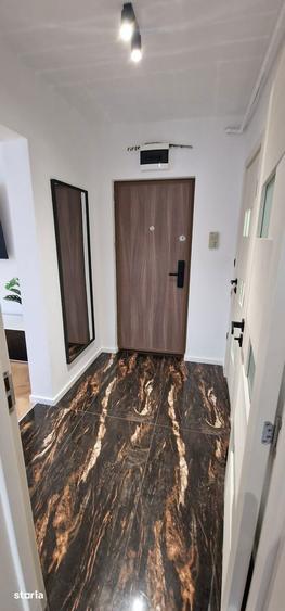 Apartament cu 2 camere semidecomandat, mobilat în Centrul Civic