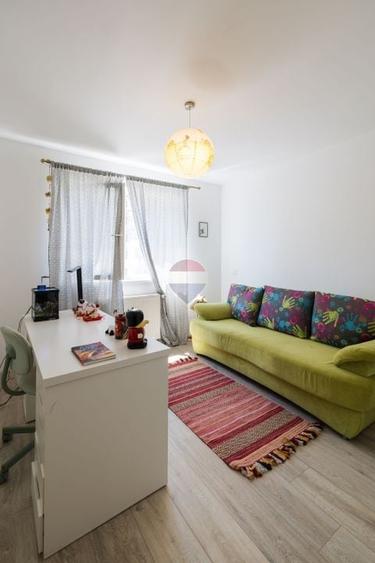 Apartament cu 3 camere decomandat, mobilat în Tractorul