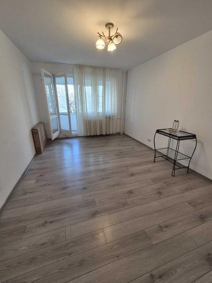 Apartament cu 2 camere decomandat în Titan