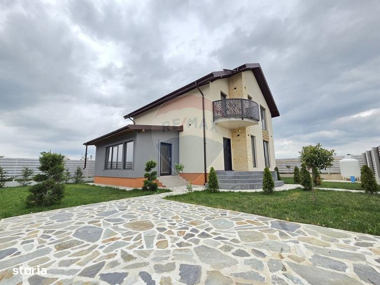 Casă cu 4 camere în Petrești