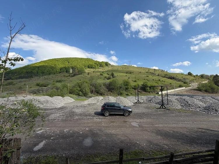 Teren de 809 mp, în Trăisteni