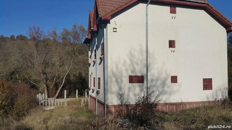 Casă cu 6 camere în Teliucu Inferior