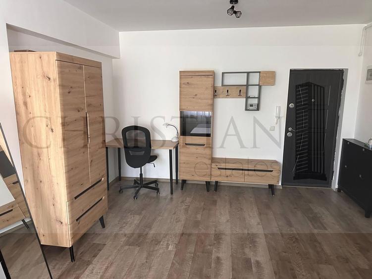 Apartament cu 2 camere decomandat, mobilat în Regie
