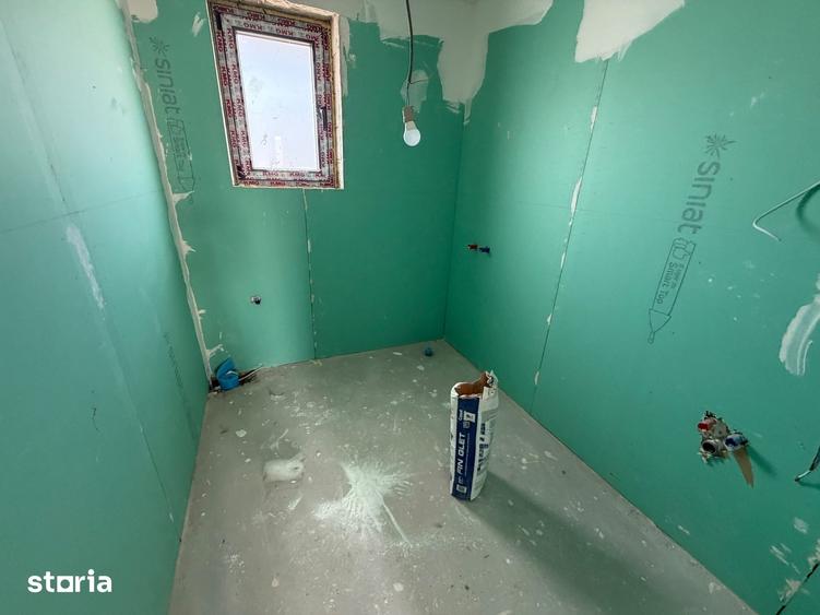 Casă cu 5 camere cu Teren 420 Mp în Glina