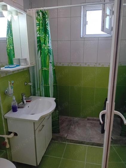 Apartament cu 3 camere decomandat în Micro 20