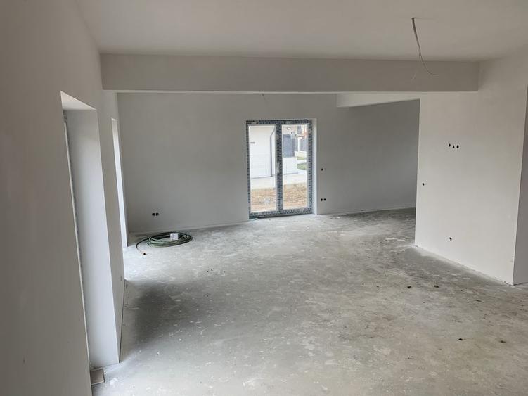 Casă cu 4 camere în Satu Nou de Sus