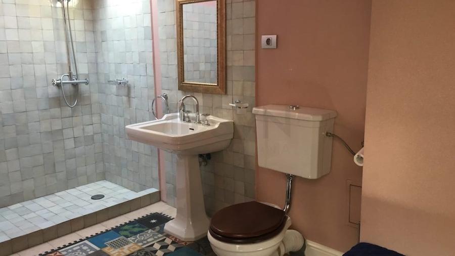 Casă individuală cu 8 camere cu Canalizare în Armeneasca