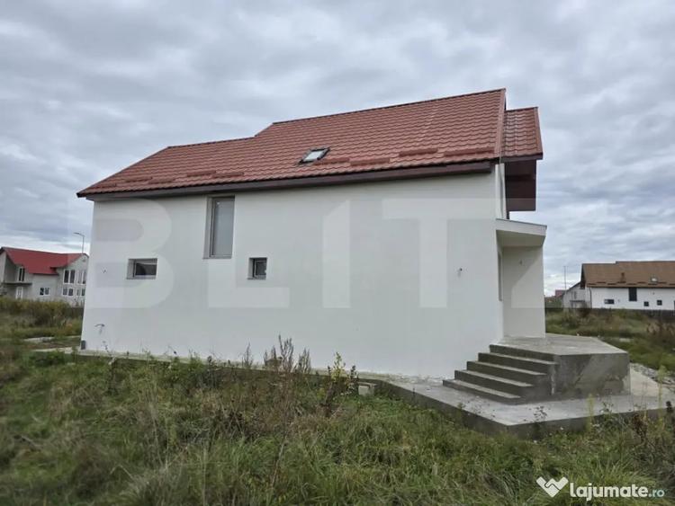 Casă cu 4 camere cu Teren 400 Mp în Central