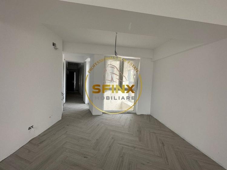 Apartament cu 12 camere decomandat în Decebal