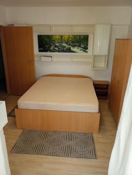 Apartament cu 3 camere semidecomandat în Titan