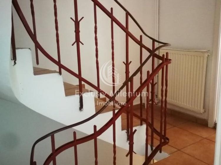 Casă individuală cu 6 camere cu Canalizare în Tineretului