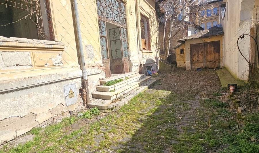 Vanzare casa si teren zona centrala - 6