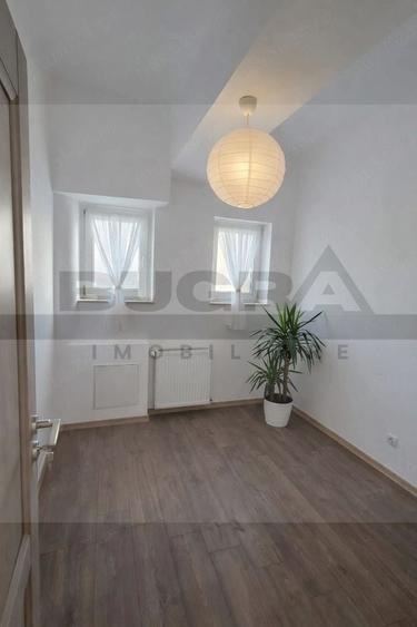 Apartament cu 3 camere decomandat în Central — fotografia 3