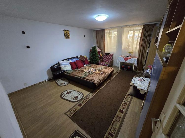 Apartament 3 camere - demisol 90 mp - 16