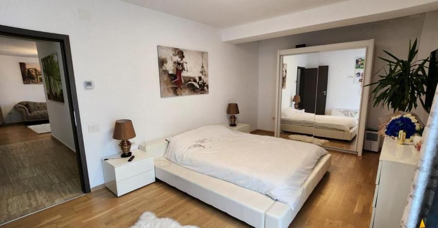 Central, LUX Class - 10