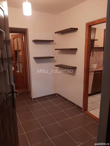 Inchiriez apartament 2 camere decomandat zona Soarelui