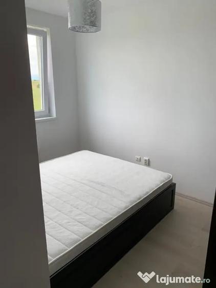 Apartament cu 3 camere decomandat în Aeroport