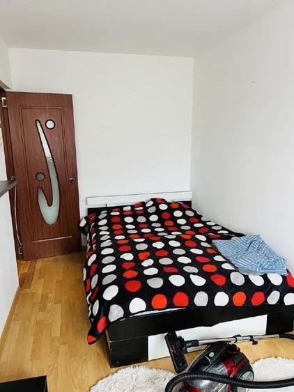 De vânzare apartament cu 2 camere decomandat etaj 4/4 - 7