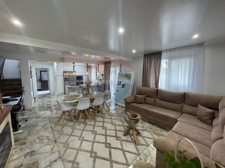 Casa / Vila cu 5 camere de vanzare Casa / Vila cu 5 camere de vanzare