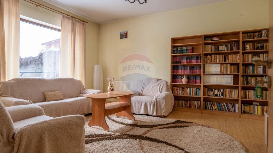 Casă / Vilă cu 5 camere de vânzare - 1