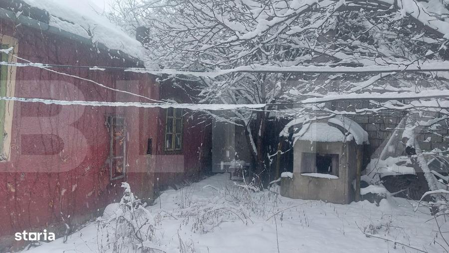 Casa traditionala cu teren generos Covasna Voinesti - 1
