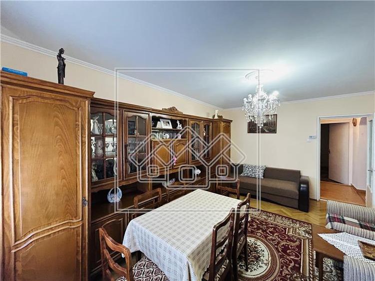 Apartament cu 2 camere decomandat în Calea Dumbrăvii