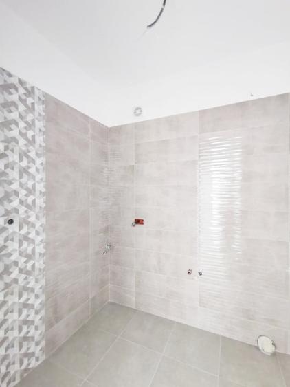 Vedere frontala spre lac in centrul statiunii Mamaia - 6