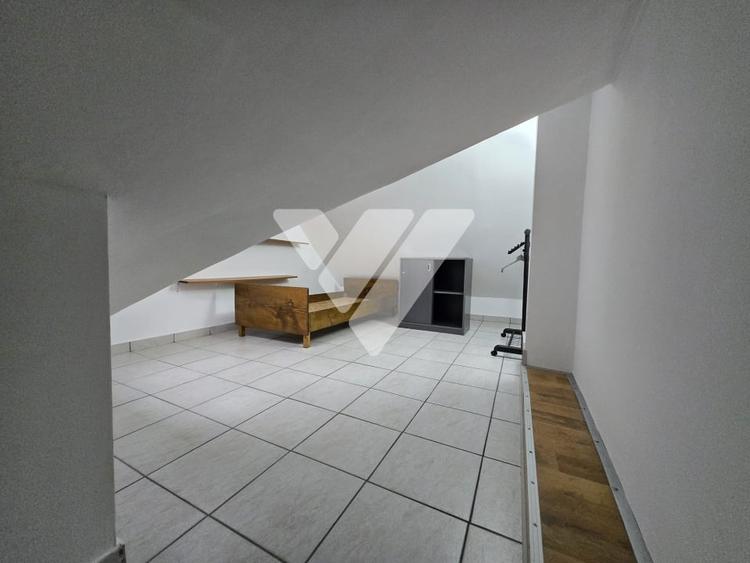 Apartament tip mansarda 3 camere de vanzare Zona Strand - 11