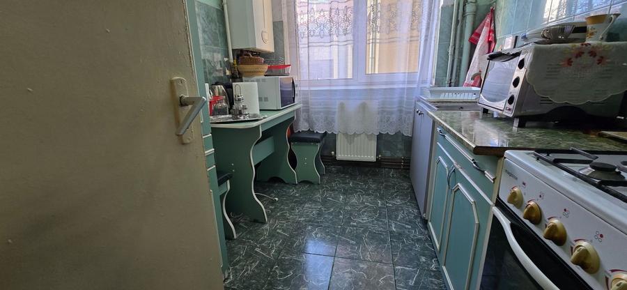 Targoviste. Bdul Regele Carol I,  ETAJ 1, vanzare apartament 3camere - 1