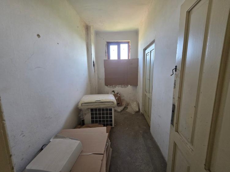 Judetul Prahova, in Poienarii Burchii, conac neoromanesc si teren 2.800 mp - 35