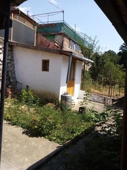 Locuință cu priveliște: Casă bifamilială într-o locație liniștită. - 5