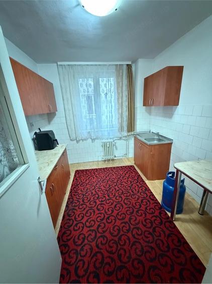 Vand apartam 3 cam. zona Rogerius - 5