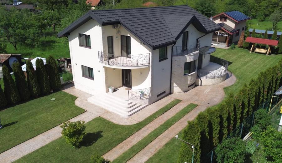 Cornu de Jos  Doua  case moderne, crama la subsol, prosumator - 3