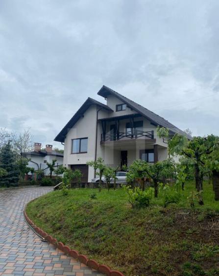 Casa individuala cu 5 camere, 240 mp, 12,8 ari teren, zona - 19