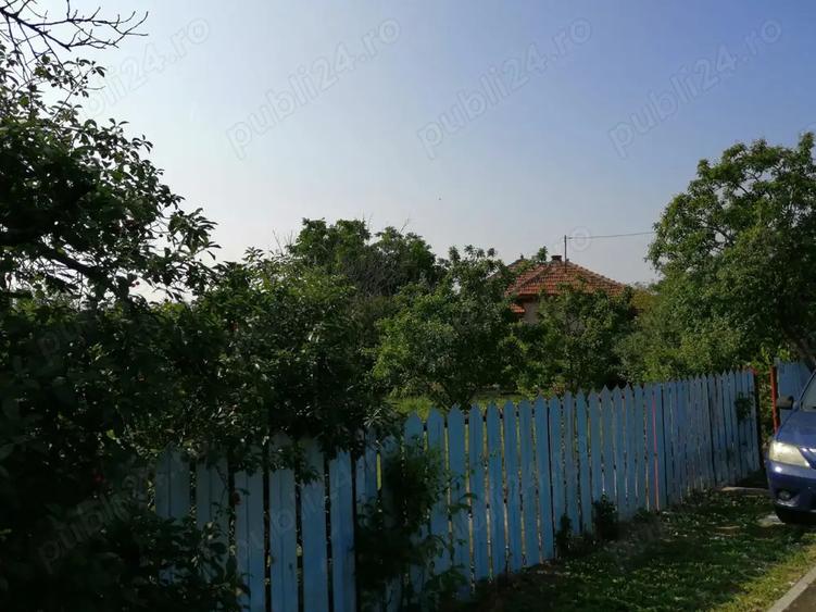 Teren intravilan de vanzare pe care se afla o casa batraneasca - 4