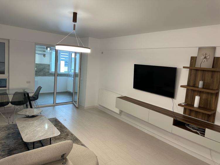 Apartament cu 3 camere decomandat în Parcul Carol