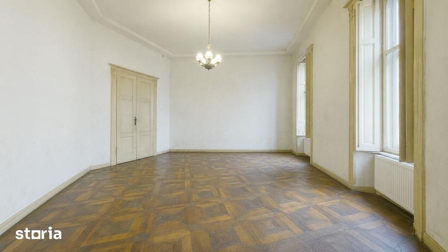 Apartament cu 8 camere în Central
