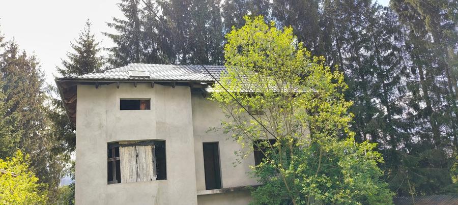 Casa la rosu plus teren  cu utilitati - 9