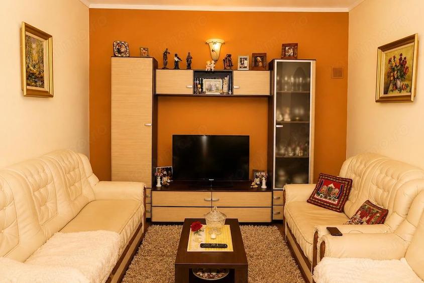 Vila Ultracentral Pa?cani Pe col? Pere?i 60 cm Mobilata Utilata - 9
